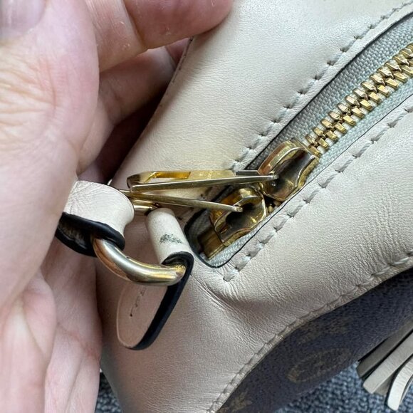 Louis Vuitton Saintonage Monogram Crossbody Bag 899-030725 - Picture 8 of 16